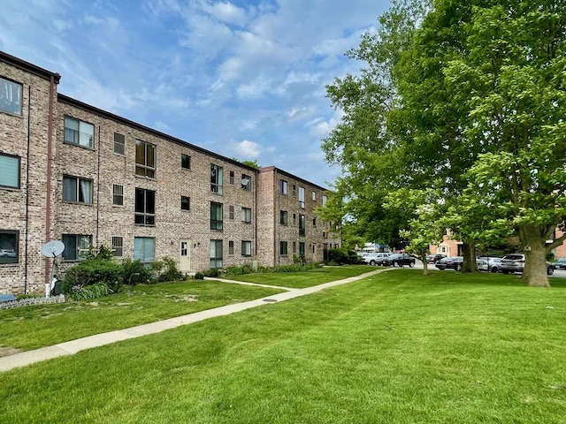 5511 Chateau Dr Unit 5, Rolling Meadows, IL 60008 - surrounding community with a yard