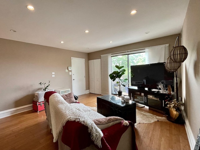 5511 Chateau Dr Unit 5, Rolling Meadows, IL 60008 - living room featuring light wood-style flooring and recessed lighting