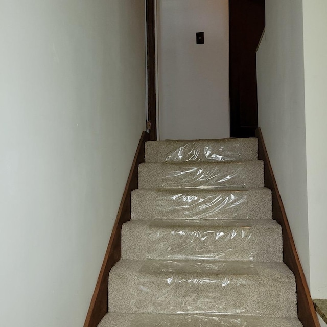 715 E Margaret St, Thornton, IL 60476 - view of stairway