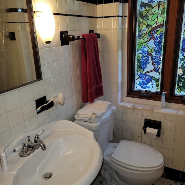 715 E Margaret St, Thornton, IL 60476 - bathroom featuring a sink and tile walls