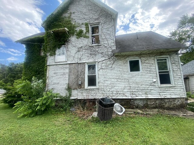 901 4th Ave, Sterling, IL 61081 - photo 8