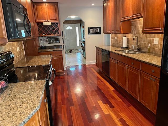 1312 Frederick Ln, Naperville, IL 60565 - kitchen with black appliances, arched walkways, backsplash, and recessed lighting