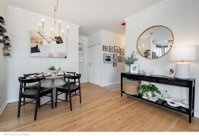 600 N Dearborn St Unit 701, Chicago, IL 60654 - dining space featuring a chandelier, light wood-style flooring, and crown molding