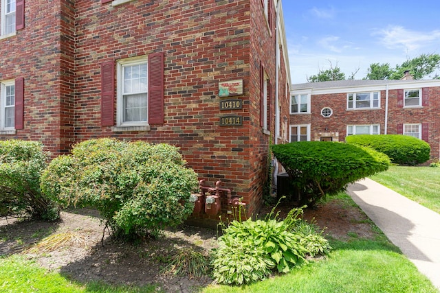 10410 S Walden Pkwy Unit 2N, Chicago, IL 60643 - view of side of property featuring brick siding