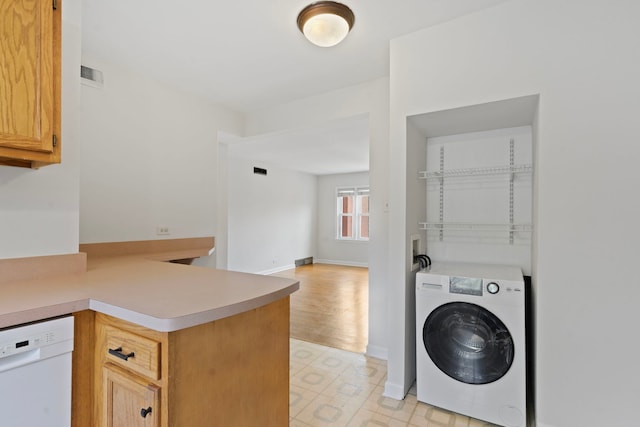 10410 S Walden Pkwy Unit 2N, Chicago, IL 60643 - laundry room featuring washer / clothes dryer and light flooring