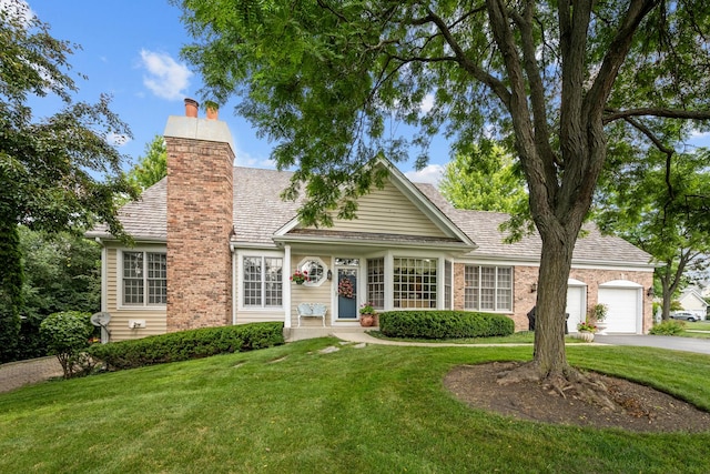 572 Stockbridge Ct, Lake Forest, IL 60045 - view of front of house with a chimney, a front lawn, and a garage