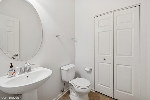 208 W Hyde St, Arlington Heights, IL 60005 - bathroom featuring a sink and tile patterned flooring