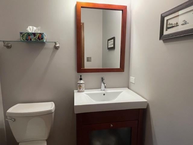 10S305 Havens Dr, Downers Grove, IL 60516 - bathroom with vanity and toilet