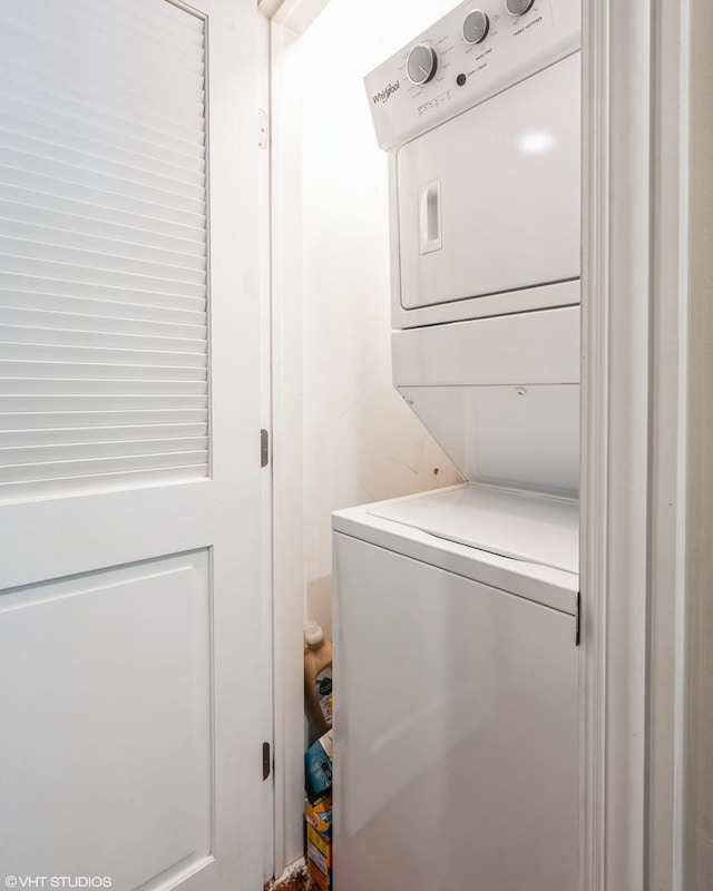 4507 N Paulina St Unit 2S, Chicago, IL 60640 - washroom featuring stacked washing machine and dryer