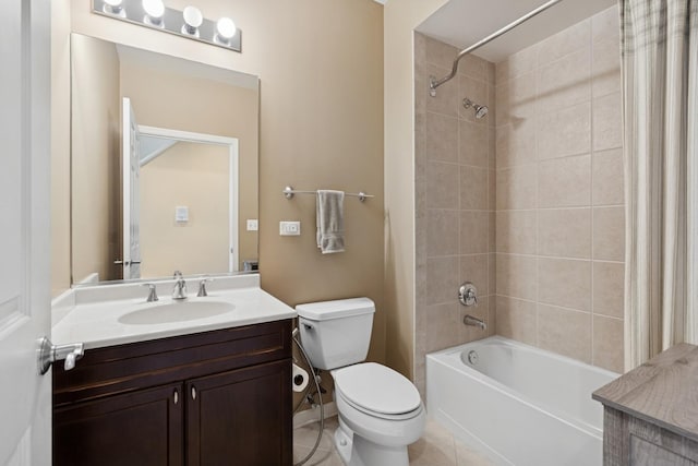 743 W 15th St, Chicago, IL 60607 - full bath featuring vanity and shower / tub combo with curtain