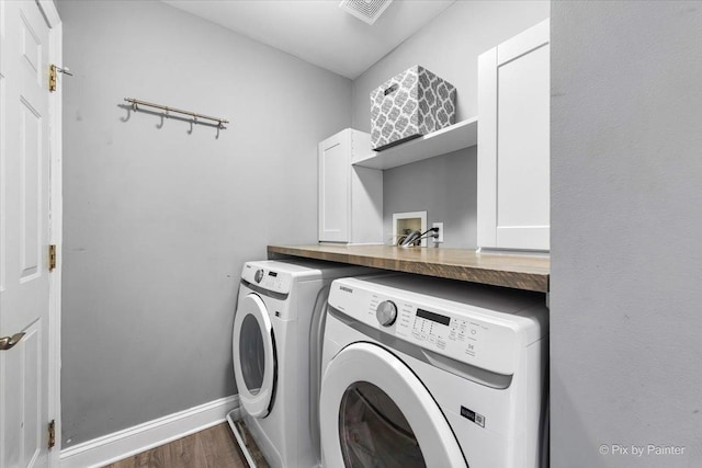 746 Parker Ct, Geneva, IL 60134 - laundry room featuring washer and clothes dryer and dark wood-style flooring