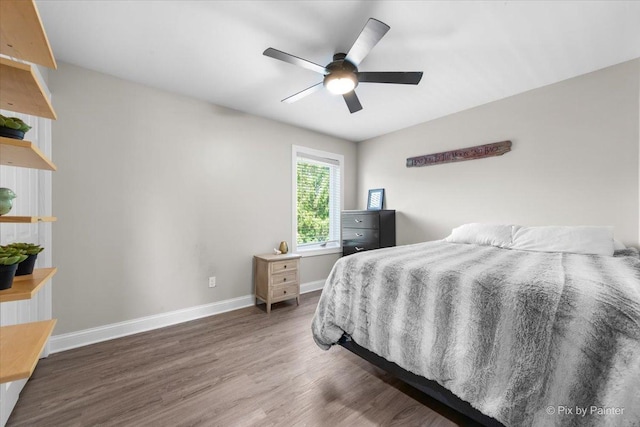 746 Parker Ct, Geneva, IL 60134 - bedroom with wood finished floors and a ceiling fan