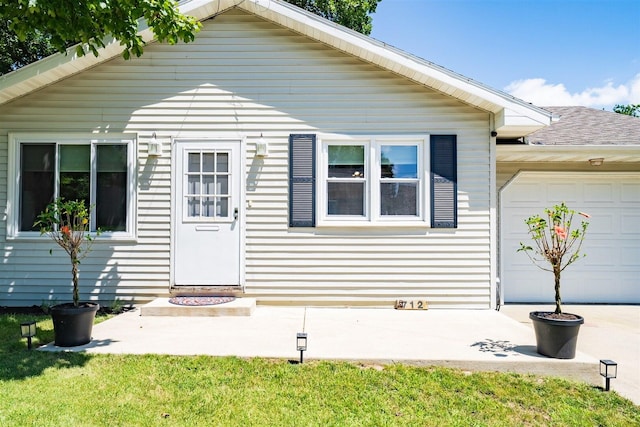 712 Fremont St, Bloomington, IL 61701 - bungalow-style house featuring a garage