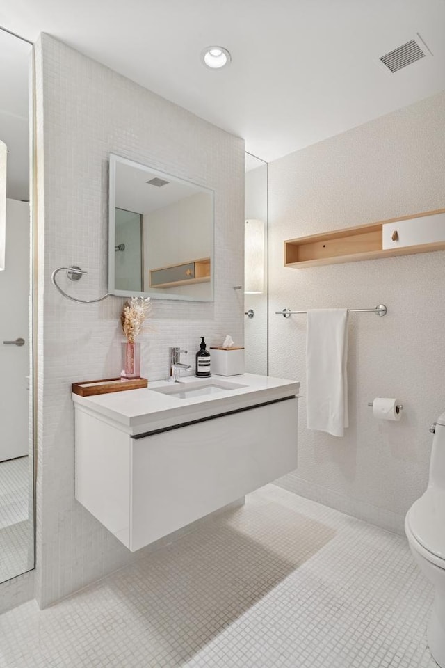 161 E Chicago Ave Unit 31F, Chicago, IL 60611 - full bathroom with vanity and tile walls
