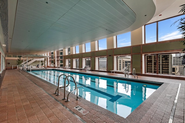 161 E Chicago Ave Unit 31F, Chicago, IL 60611 - view of indoor pool