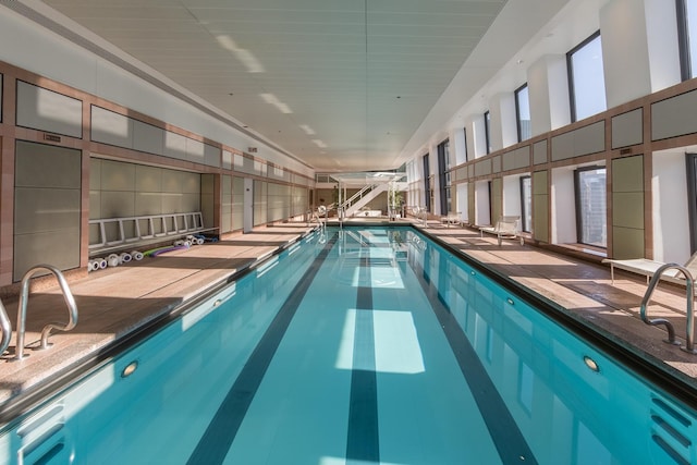 161 E Chicago Ave Unit 31F, Chicago, IL 60611 - view of indoor community pool