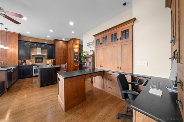 849 W Monroe St Unit Ph5, Chicago, IL 60607 - home office featuring a ceiling fan, wood finished floors, and recessed lighting
