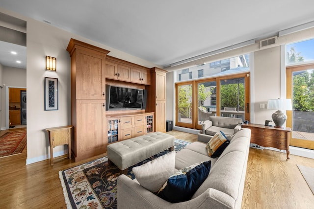 849 W Monroe St Unit Ph5, Chicago, IL 60607 - living room featuring light wood finished floors and recessed lighting