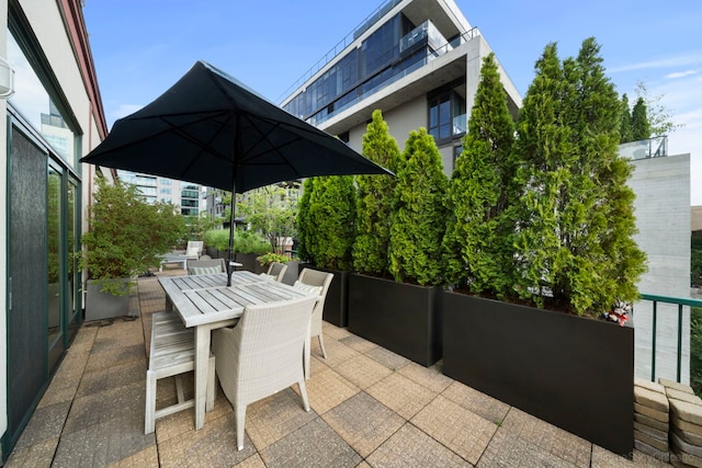 849 W Monroe St Unit Ph5, Chicago, IL 60607 - view of patio featuring outdoor dining space