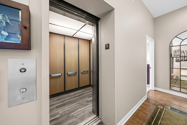 849 W Monroe St Unit Ph5, Chicago, IL 60607 - hallway featuring wood finished floors and elevator
