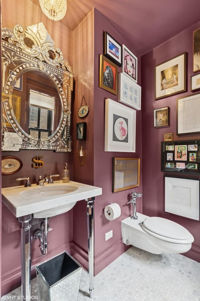 1255 N State Pkwy Unit 3D, Chicago, IL 60610 - bathroom with toilet and baseboards