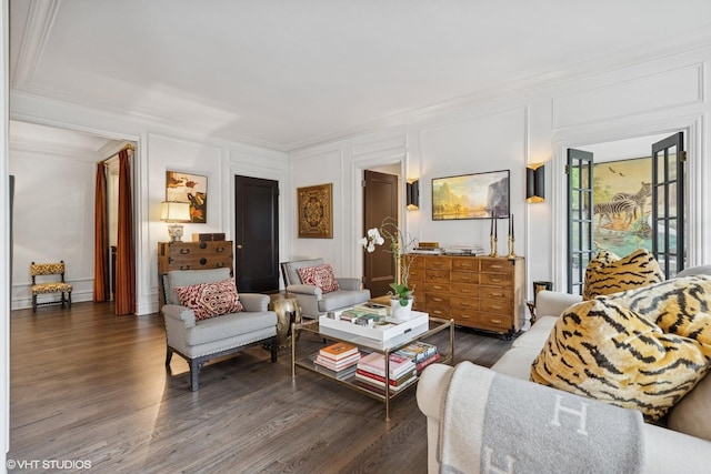 1255 N State Pkwy Unit 3D, Chicago, IL 60610 - living area featuring wood finished floors, crown molding, and a decorative wall