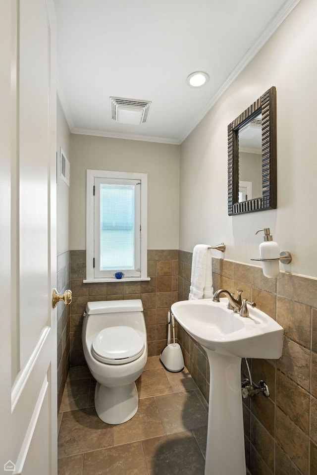 2907 Orchard Ave, Wilmette, IL 60091 - bathroom featuring tile walls, ornamental molding, and a wainscoted wall