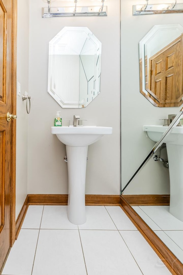 771 E Hickory Ave, Addison, IL 60101 - bathroom featuring baseboards and tile patterned floors