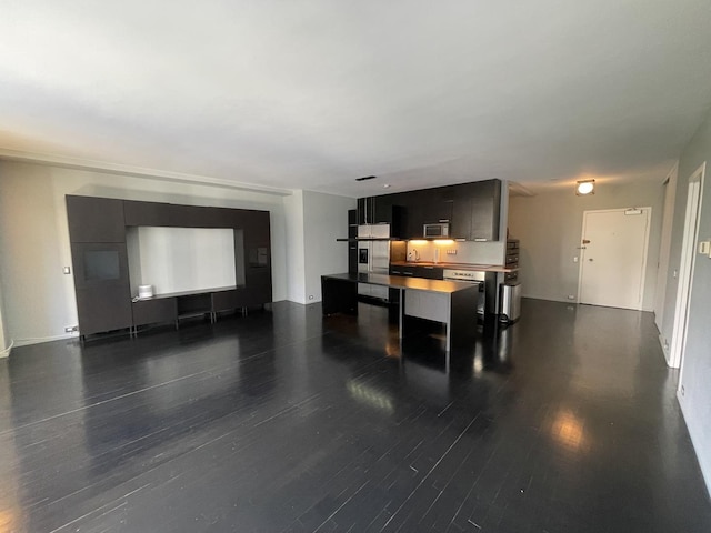 880 N Lake Shore Dr Unit 6F, Chicago, IL 60611 - unfurnished living room featuring dark wood-type flooring and baseboards