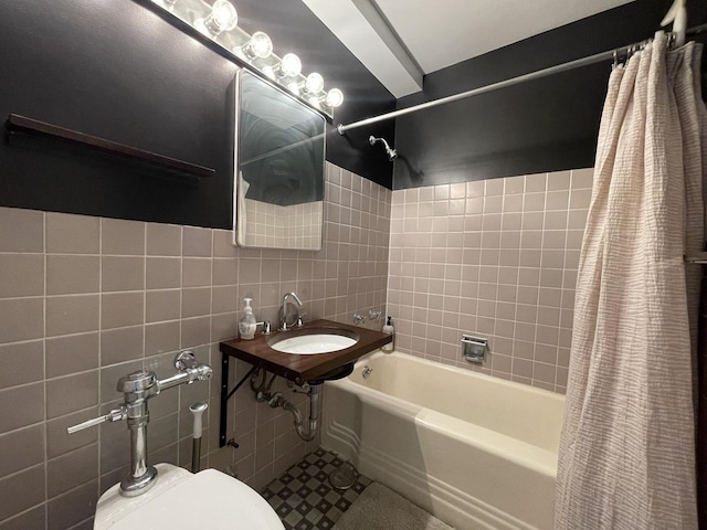 880 N Lake Shore Dr Unit 6F, Chicago, IL 60611 - full bathroom with shower / bath combo with shower curtain, tile walls, and decorative backsplash