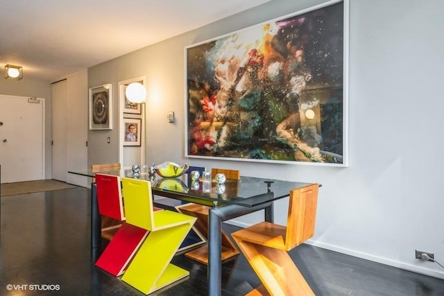 880 N Lake Shore Dr Unit 6F, Chicago, IL 60611 - dining room featuring baseboards