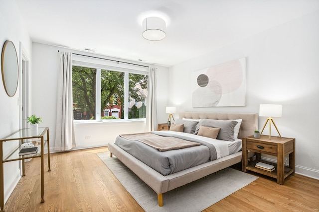 1726 W Huron St, Chicago, IL 60622 - bedroom featuring light wood-style flooring and baseboards