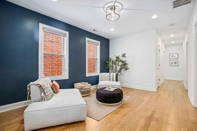 1726 W Huron St, Chicago, IL 60622 - living area with recessed lighting and light wood finished floors