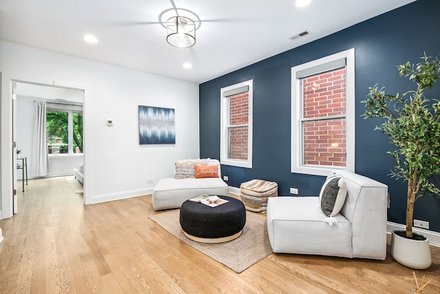 1726 W Huron St, Chicago, IL 60622 - sitting room with light wood-type flooring and recessed lighting