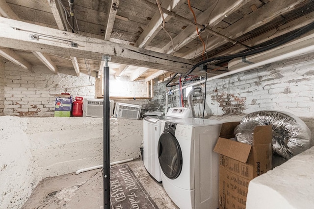 324 N 6th St, Dekalb, IL 60115 - laundry room with independent washer and dryer