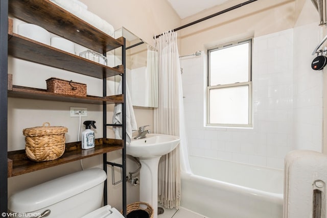 242 S Maple Ave Unit 3W, Oak Park, IL 60302 - bathroom with toilet and shower / tub combo