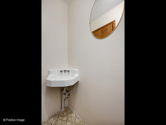 628 W 15th St, Chicago Heights, IL 60411 - bathroom with a sink