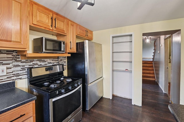 924 E 159th Pl, South Holland, IL 60473 - kitchen with stainless steel appliances, dark wood-style flooring, dark countertops, and decorative backsplash
