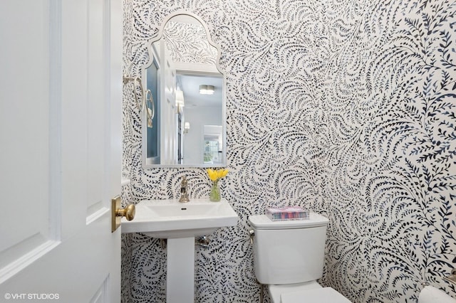 2735 Simpson St, Evanston, IL 60201 - half bathroom with toilet