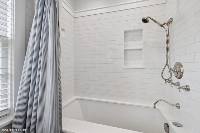 2735 Simpson St, Evanston, IL 60201 - full bath featuring shower / tub combo