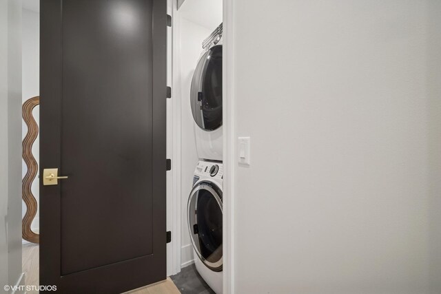 1543 N Wieland St Ph-N, Ph-N Chicago, IL 60610 - laundry room with stacked washing machine and dryer