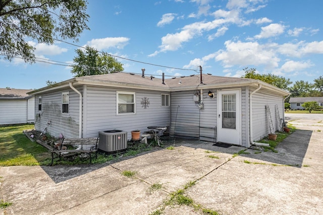456 W Stanton Ln, Crete, IL 60417 - back of house with a patio