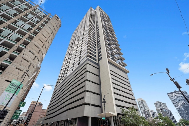 235 W Van Buren St Unit 1720, Chicago, IL 60607 - view of property featuring a view of city