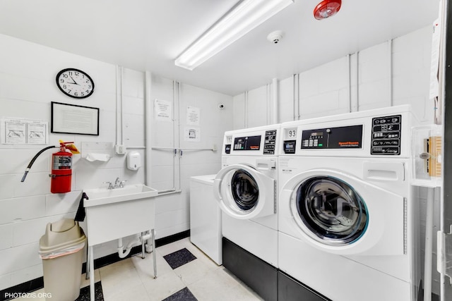 300 Thames Pkwy Unit 2A, Park Ridge, IL 60068 - community laundry with washer and clothes dryer