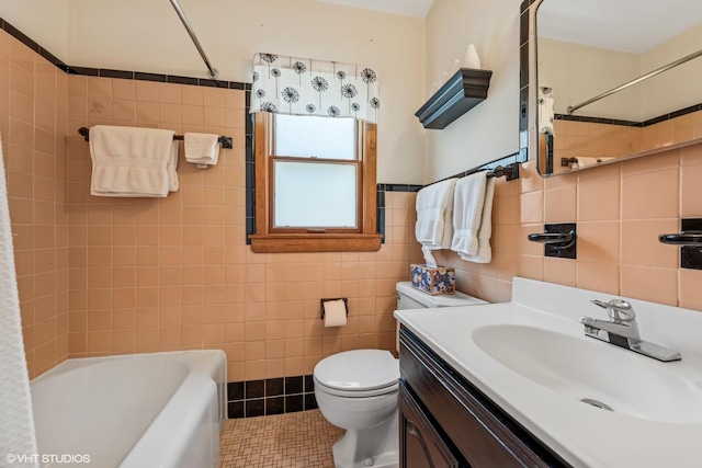 530 S Vail Ave, Arlington Heights, IL 60005 - bathroom featuring tile walls, vanity, shower / bath combo, and tile patterned flooring