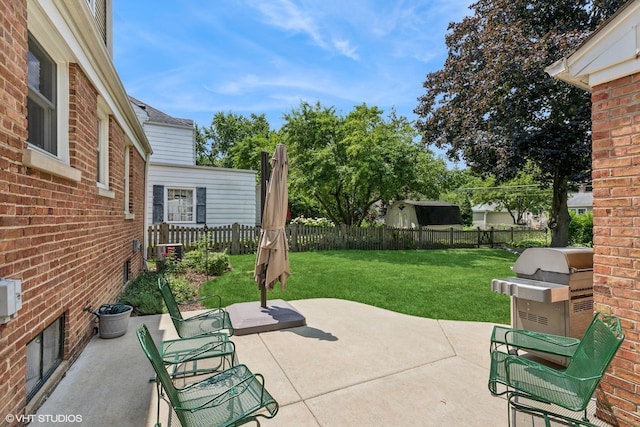 530 S Vail Ave, Arlington Heights, IL 60005 - fenced backyard featuring a patio and a grill