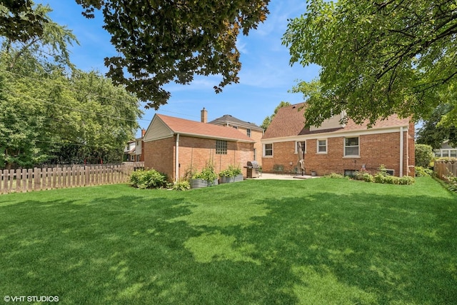 530 S Vail Ave, Arlington Heights, IL 60005 - rear view of house with brick siding and a patio area