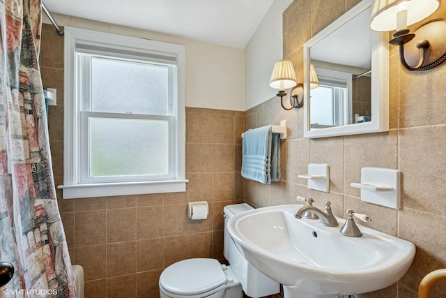 530 S Vail Ave, Arlington Heights, IL 60005 - full bathroom with tile walls and shower / bath combo