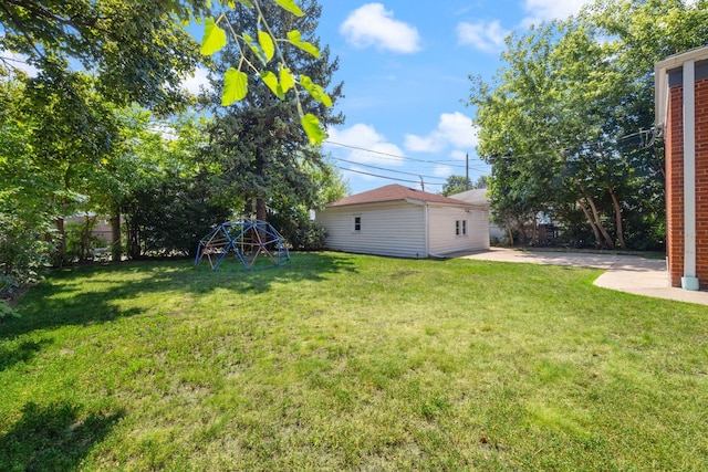 6037 N Nagle Ave, Chicago, IL 60646 - view of yard with a patio