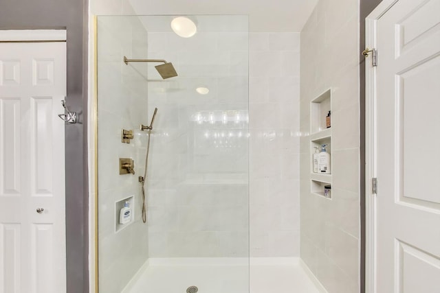 1601 N Paulina St Unit 2D, Chicago, IL 60622 - bathroom featuring tiled shower